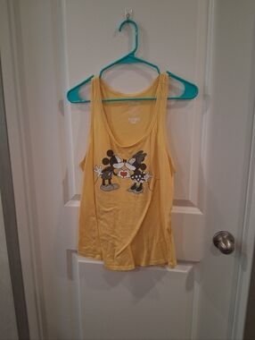 Disney Yellow Juniors Family Fun Graphic Tank Top Size Large
